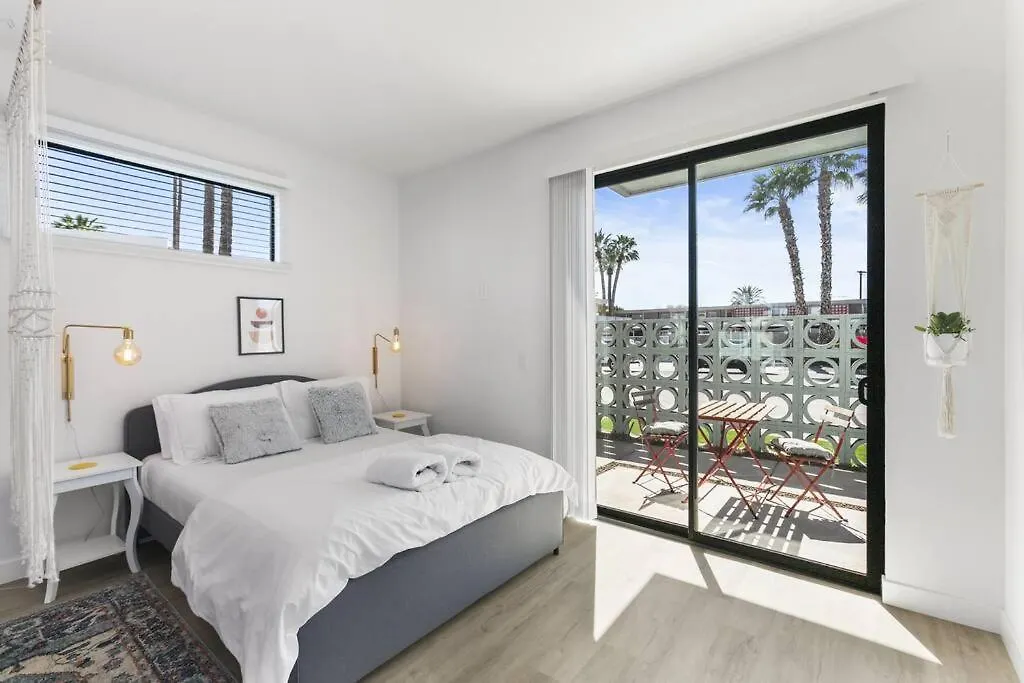 Large Studio Rooftop & Poolside - Walk To Old Town Scottsdale