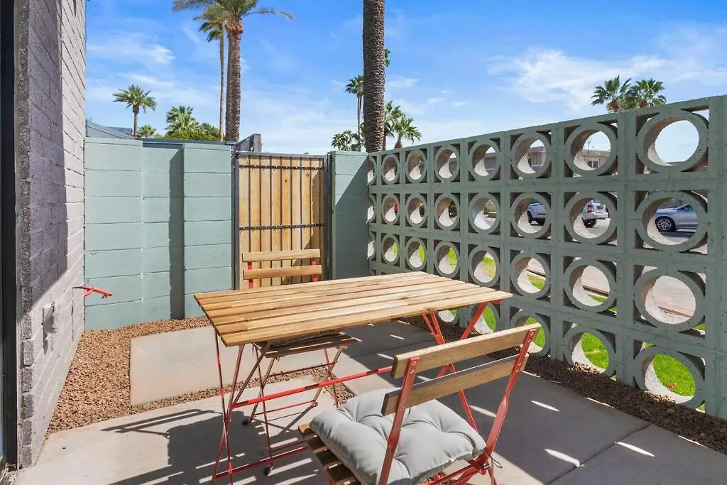 Large Studio Rooftop & Poolside - Walk To Old Town Scottsdale