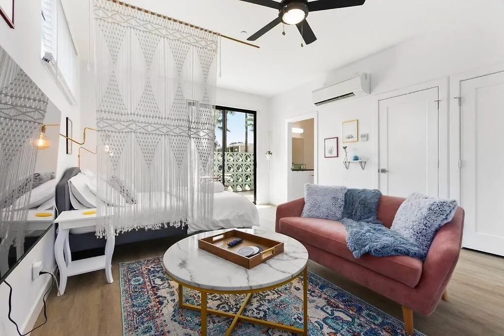 Large Studio Rooftop & Poolside - Walk To Old Town Scottsdale