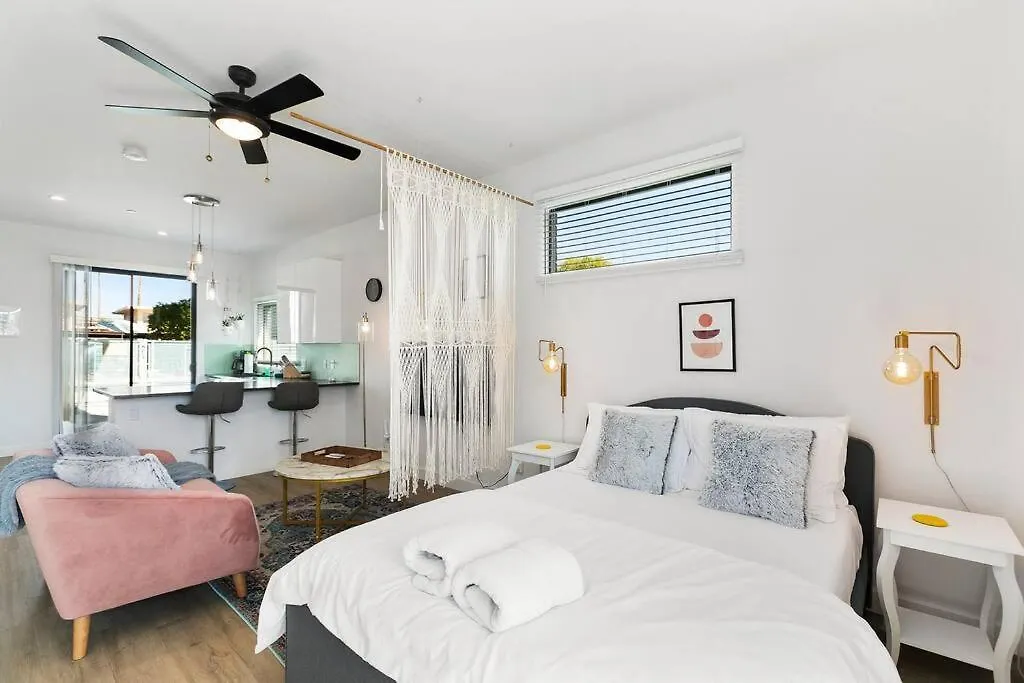 Large Studio Rooftop & Poolside - Walk To Old Town Scottsdale